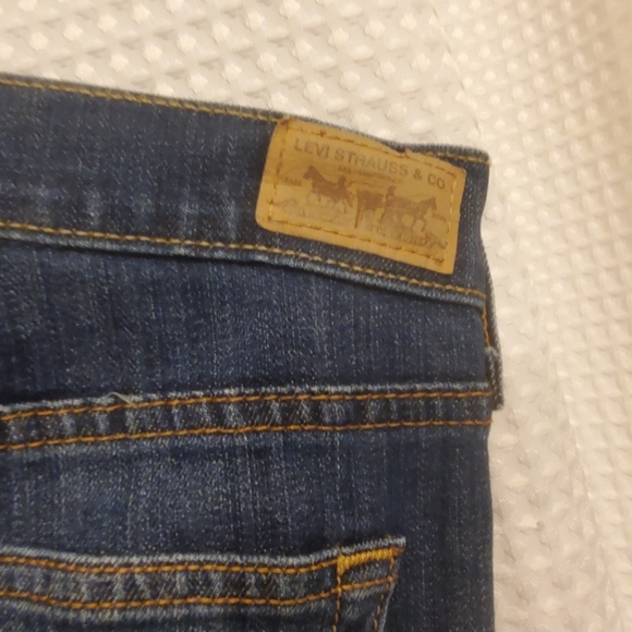 Women's sz 10 Levi's straight leg jeans - Picture 3 of 4